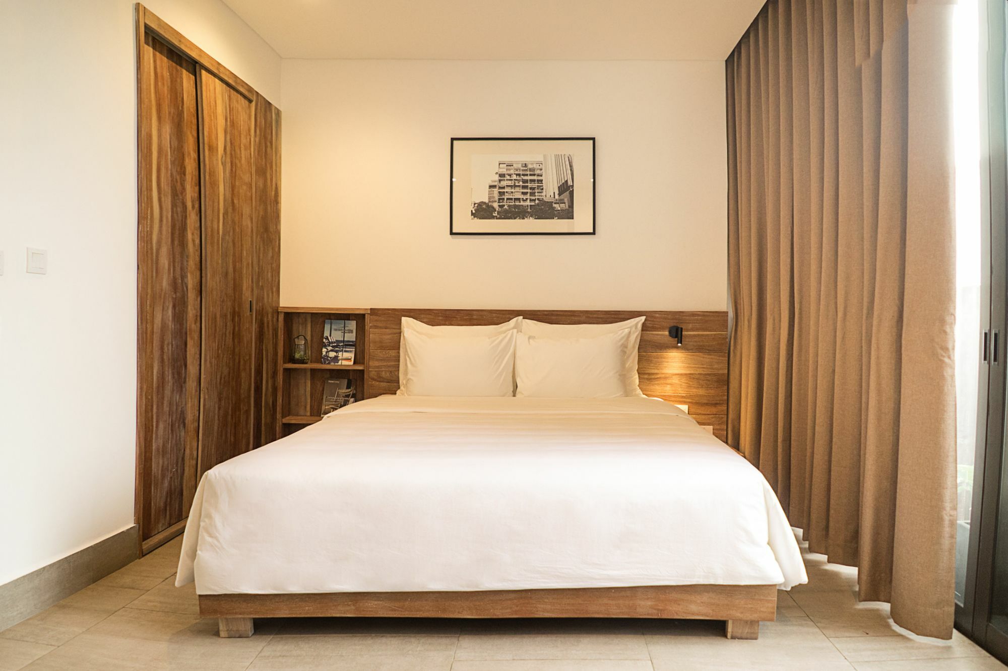 Hotel Triple E Fine Art Museum